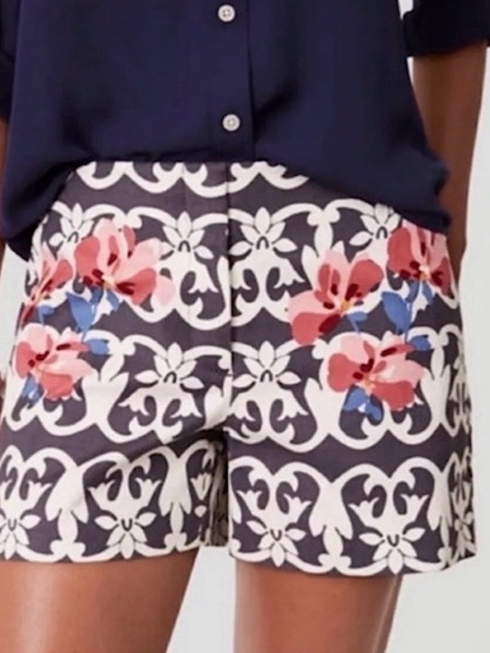 Brand new LOFT damask print shorts